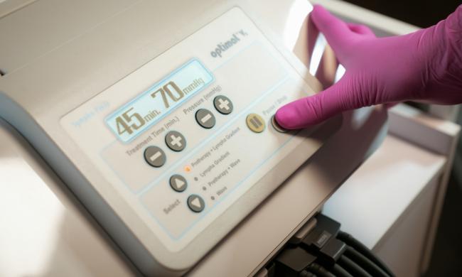 Sekwencyjna kompresja pneumatyczna aparatem Lympha Press Optimal w Poznzniu